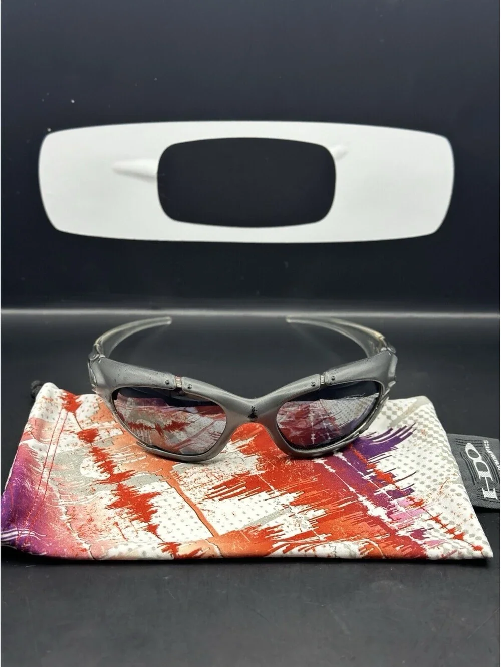 Oakley Plate Dark Silver/Black Iridium Lenses